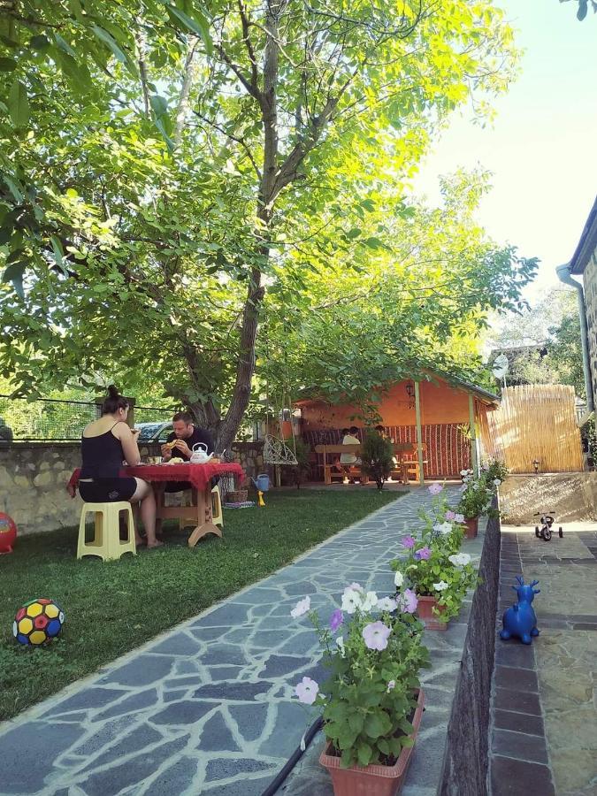 Guest House Nataly Yeghegnadzor Exteriör bild