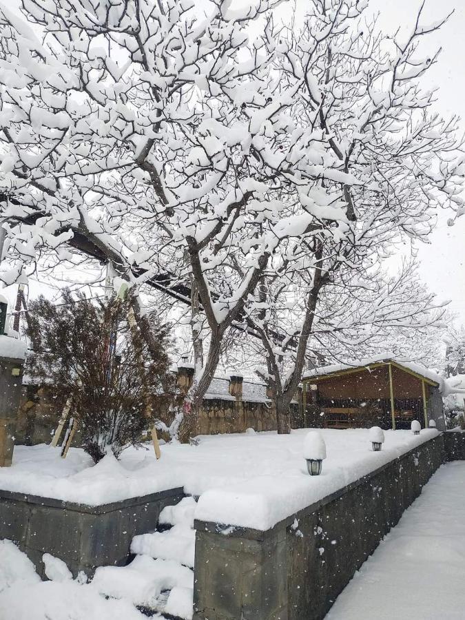 Guest House Nataly Yeghegnadzor Exteriör bild