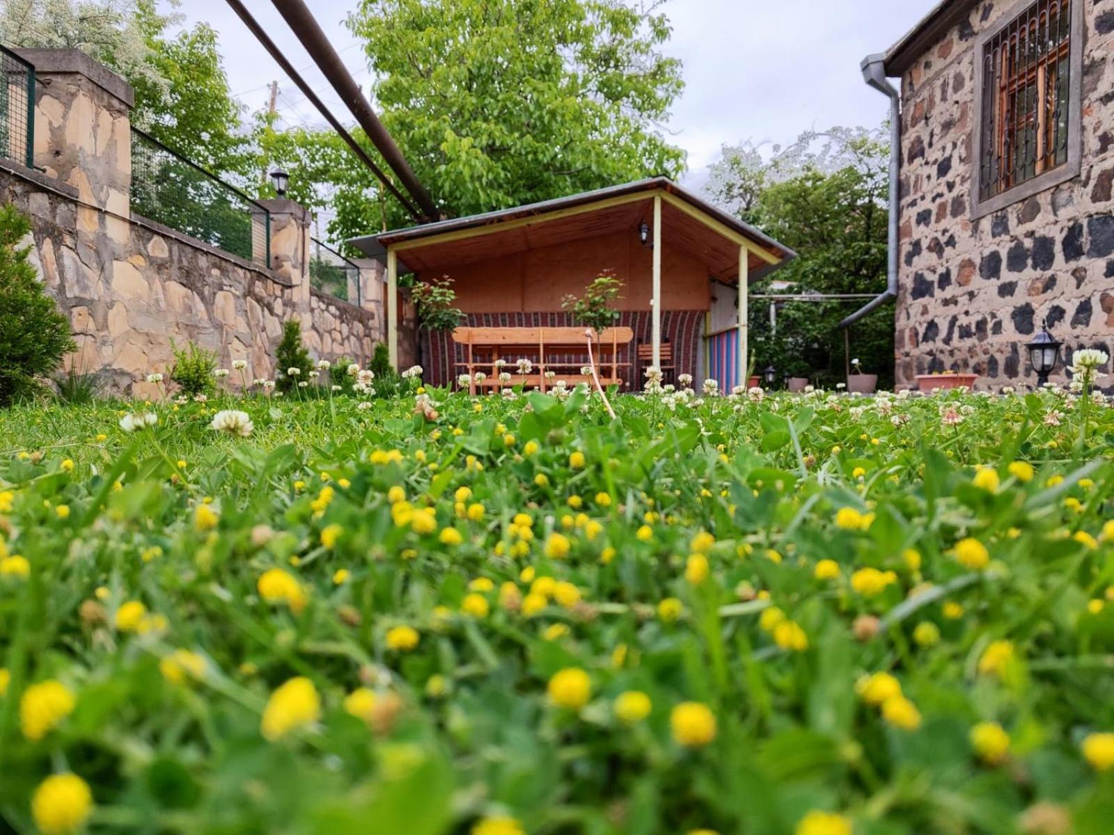 Guest House Nataly Yeghegnadzor Exteriör bild