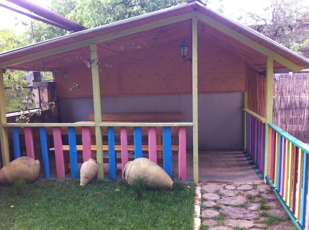 Guest House Nataly Yeghegnadzor Rum bild