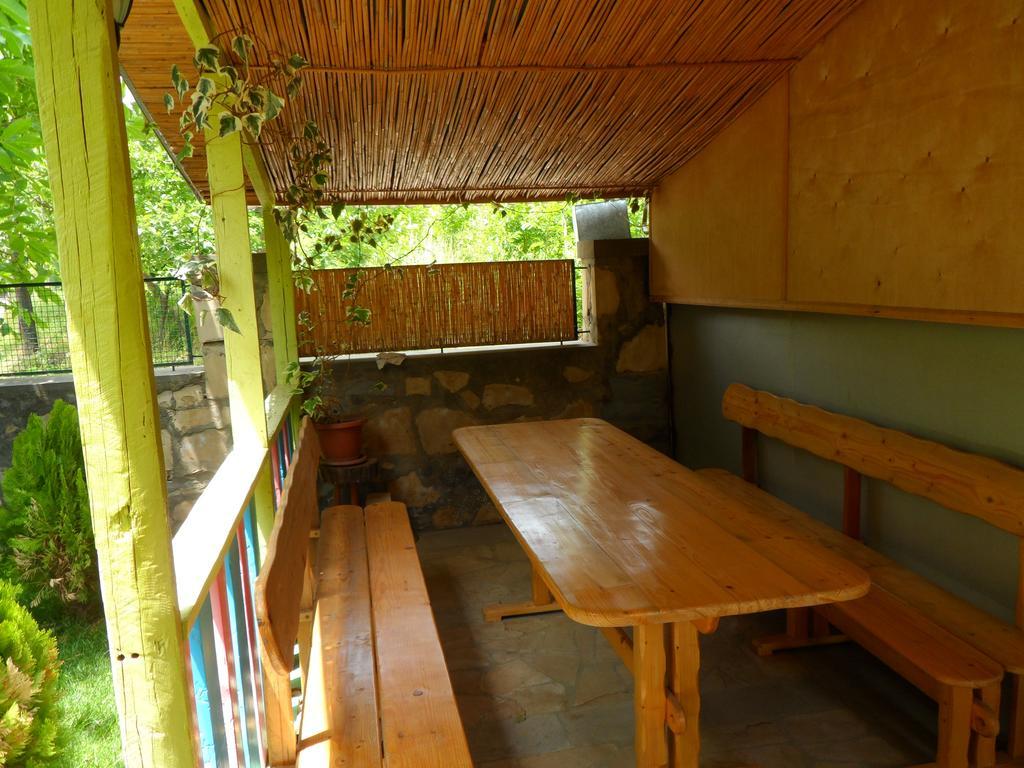 Guest House Nataly Yeghegnadzor Exteriör bild