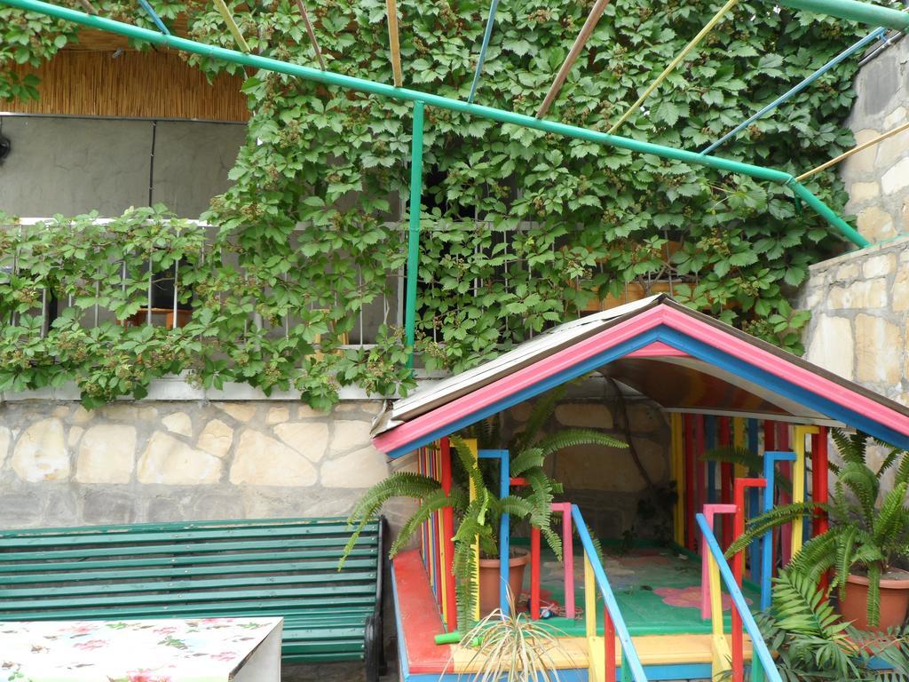 Guest House Nataly Yeghegnadzor Exteriör bild