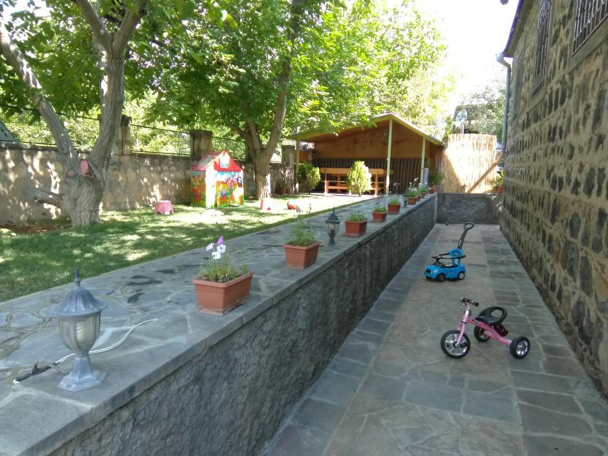 Guest House Nataly Yeghegnadzor Exteriör bild