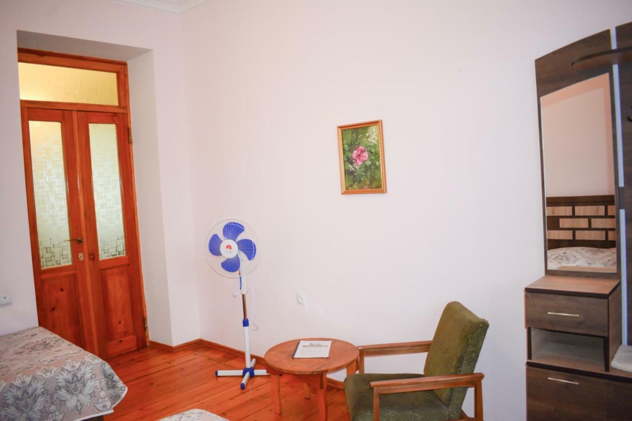 Guest House Nataly Yeghegnadzor Exteriör bild