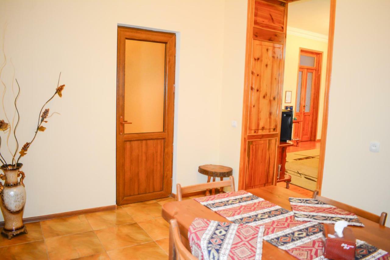 Guest House Nataly Yeghegnadzor Exteriör bild