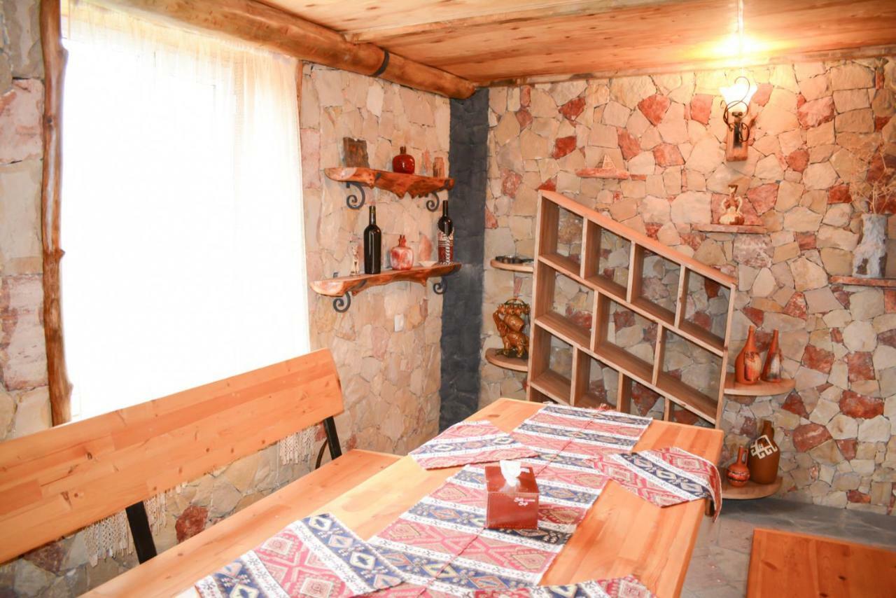 Guest House Nataly Yeghegnadzor Exteriör bild