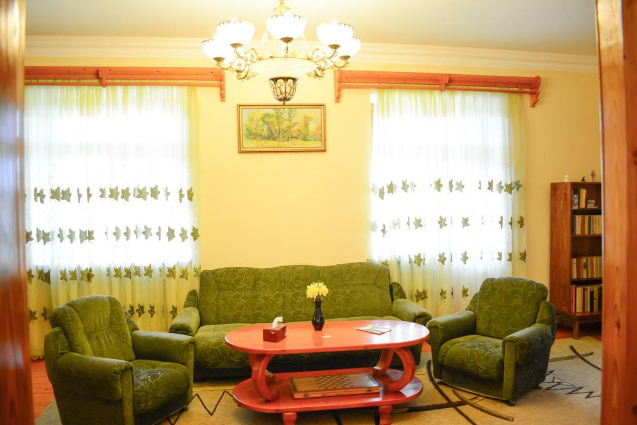 Guest House Nataly Yeghegnadzor Exteriör bild