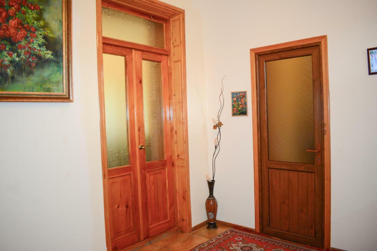 Guest House Nataly Yeghegnadzor Exteriör bild