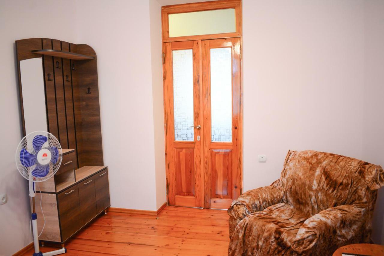 Guest House Nataly Yeghegnadzor Exteriör bild